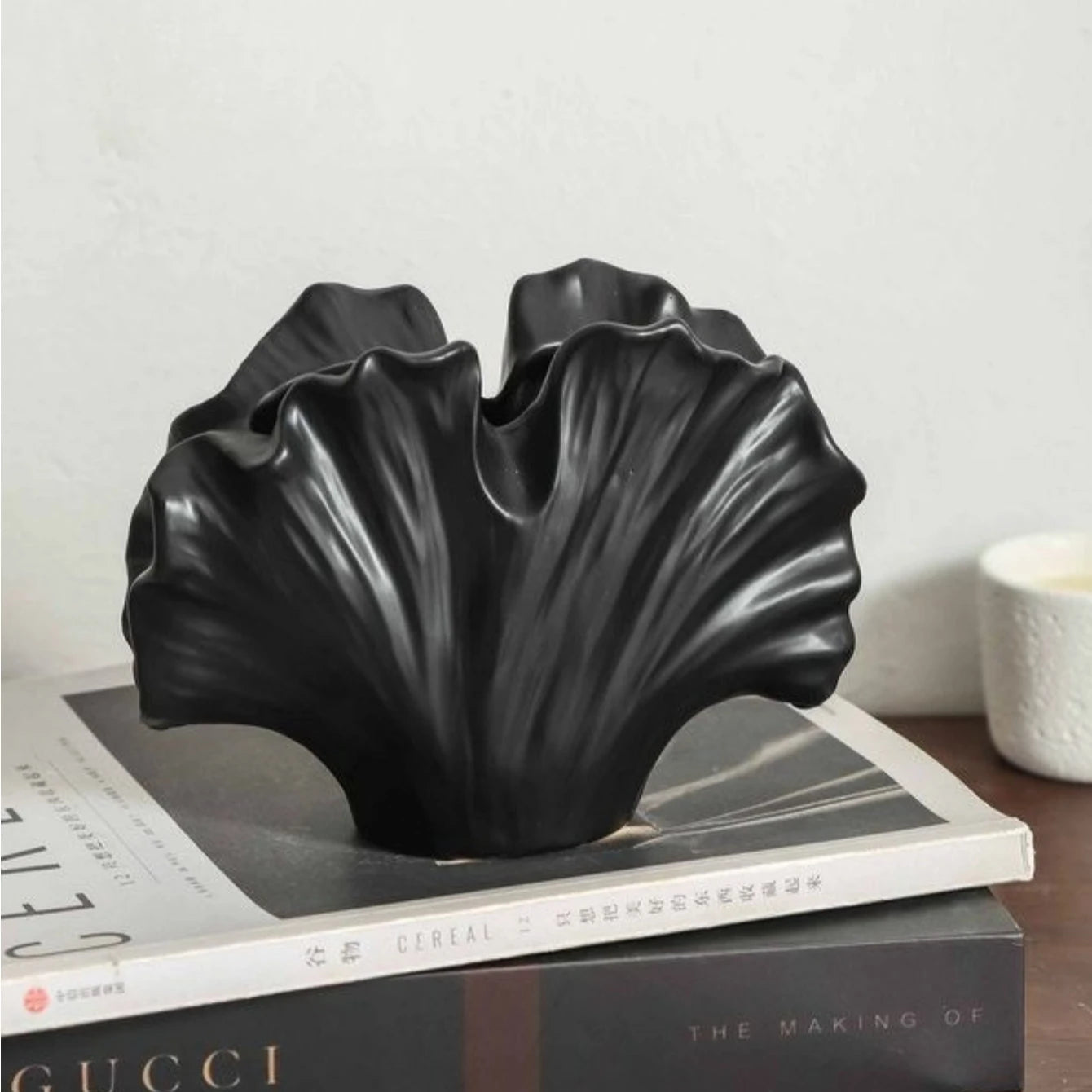 Nordic Retro Vase Ceramic Homestay Living Room Desktop Ornament Leaf Shaped Vase Dry and Wet Flower Bottle Home Decoration
